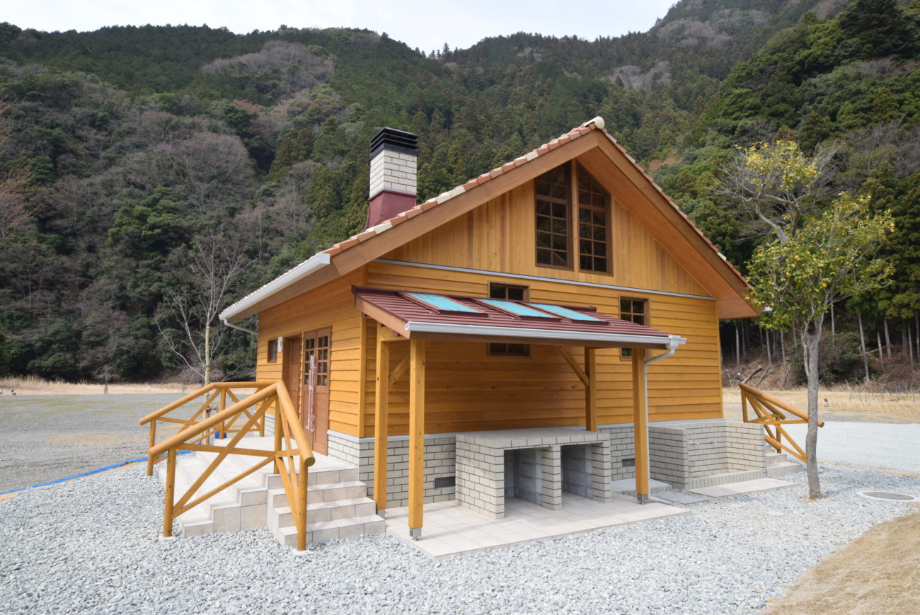 白川渡オートキャンプ場炊事棟外観