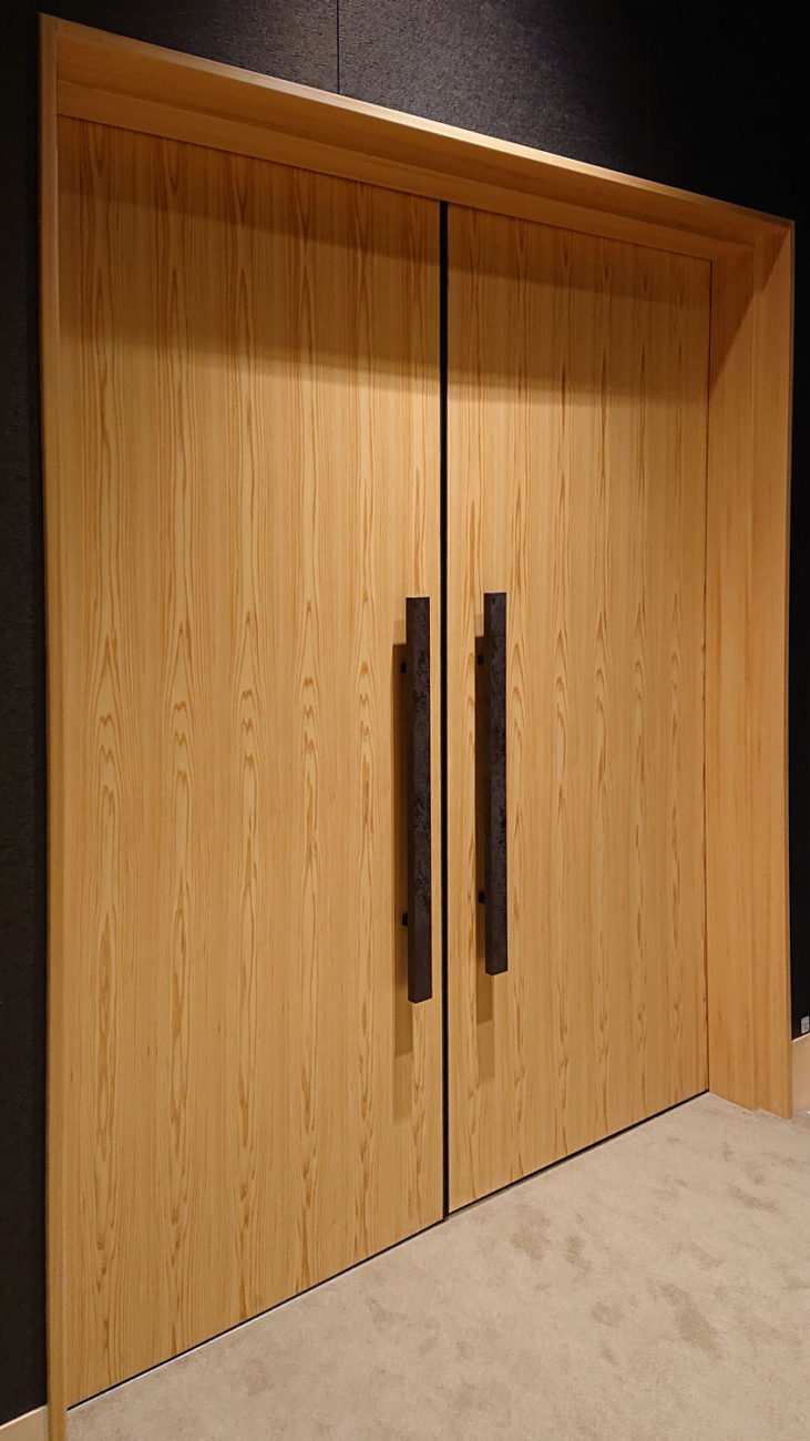 吉野プレミアムシート板目ドア1