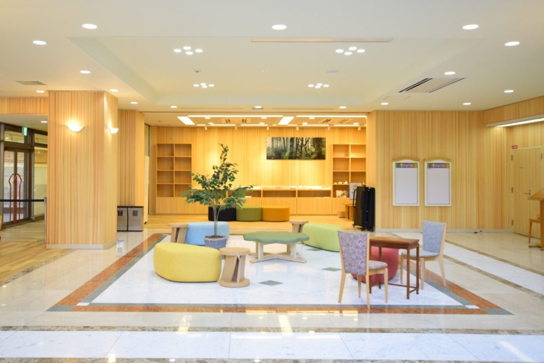 フォレストかみきたロビー