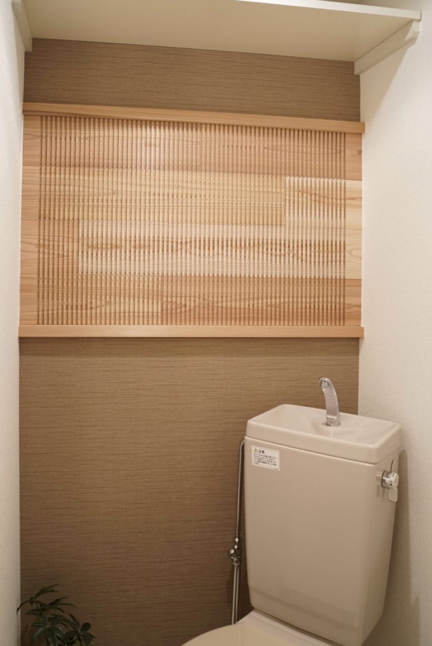 吉野杉木口スリットパネル（トイレ）