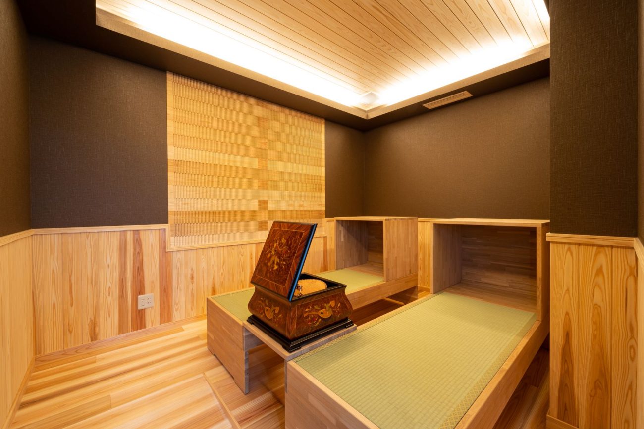 辻中歯科医院　スリットパネル2