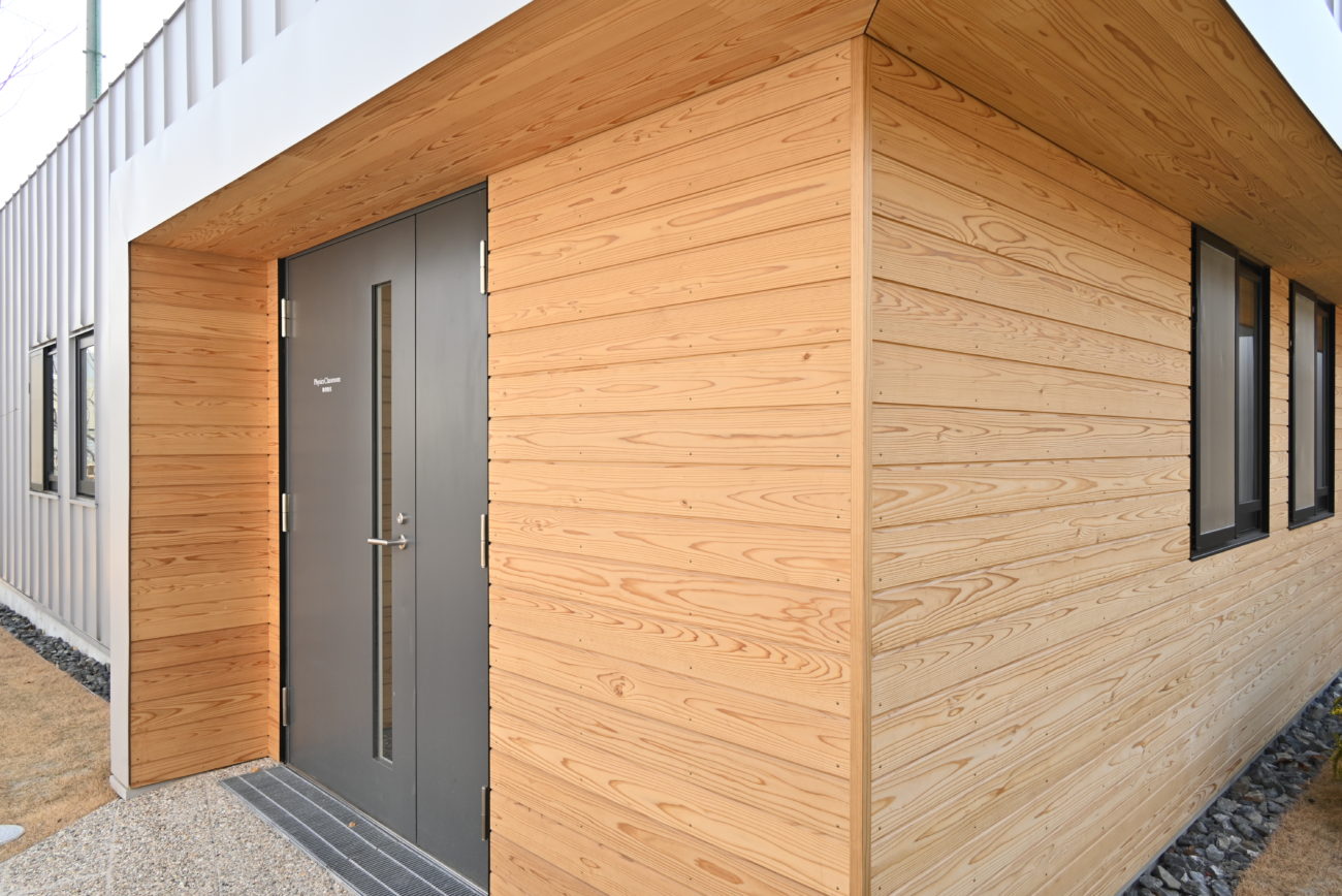 箱目地下見板張り