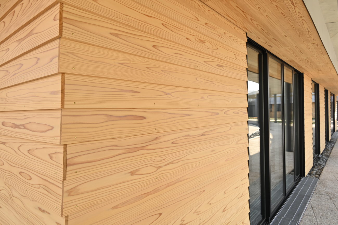 鎧下見板張り拡大