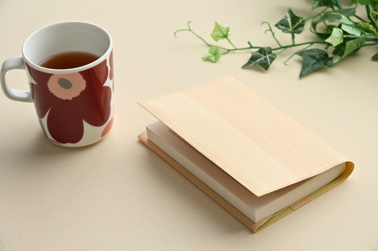 吉野杉のブックカバーimage